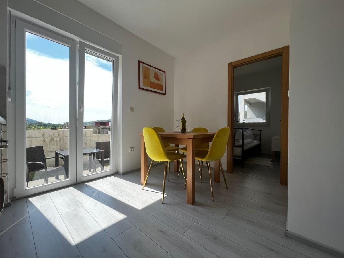 Apartments Petrusic Supetarska Draga Bagian luar foto