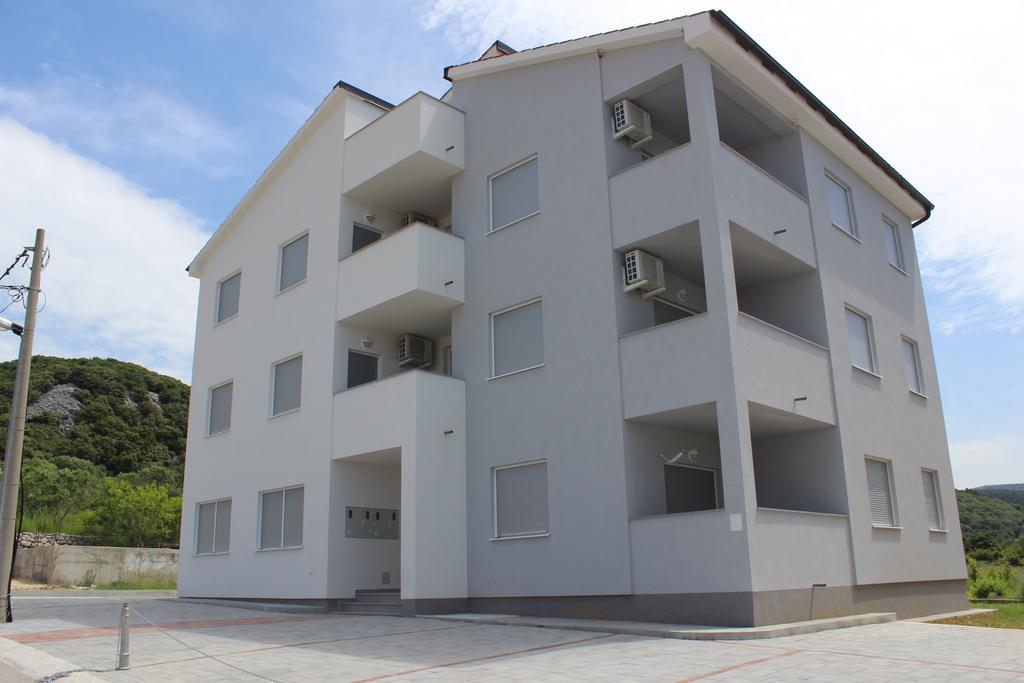 Apartments Petrusic Supetarska Draga Bagian luar foto