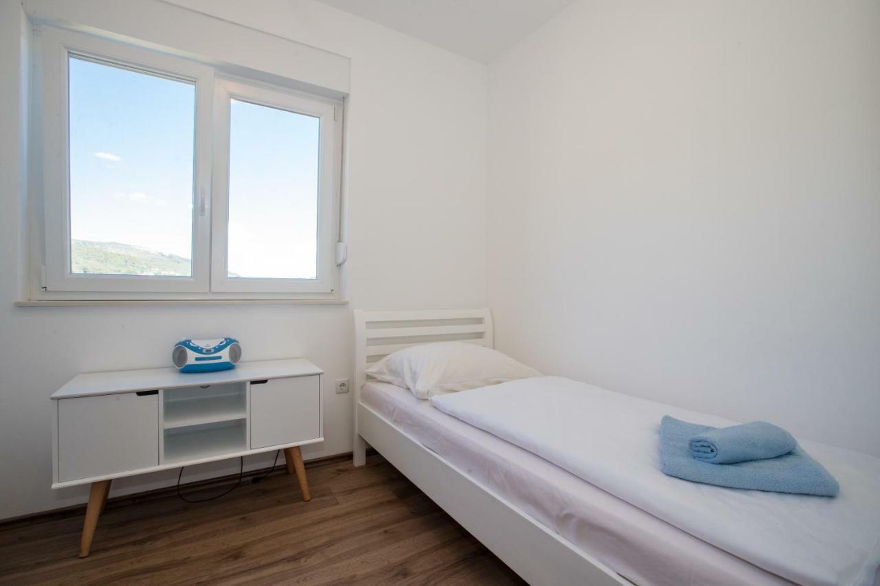 Apartments Petrusic Supetarska Draga Bagian luar foto