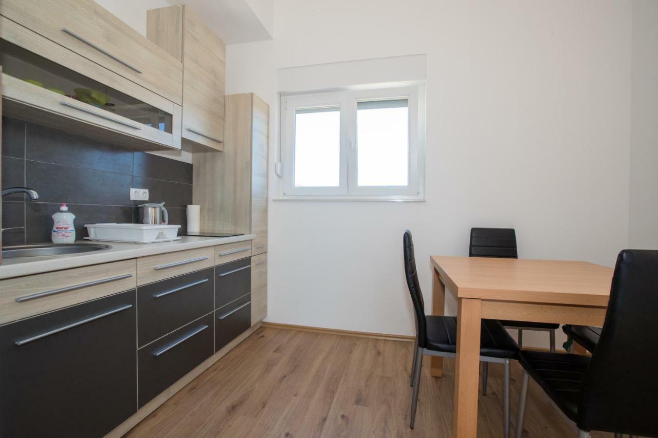 Apartments Petrusic Supetarska Draga Bagian luar foto